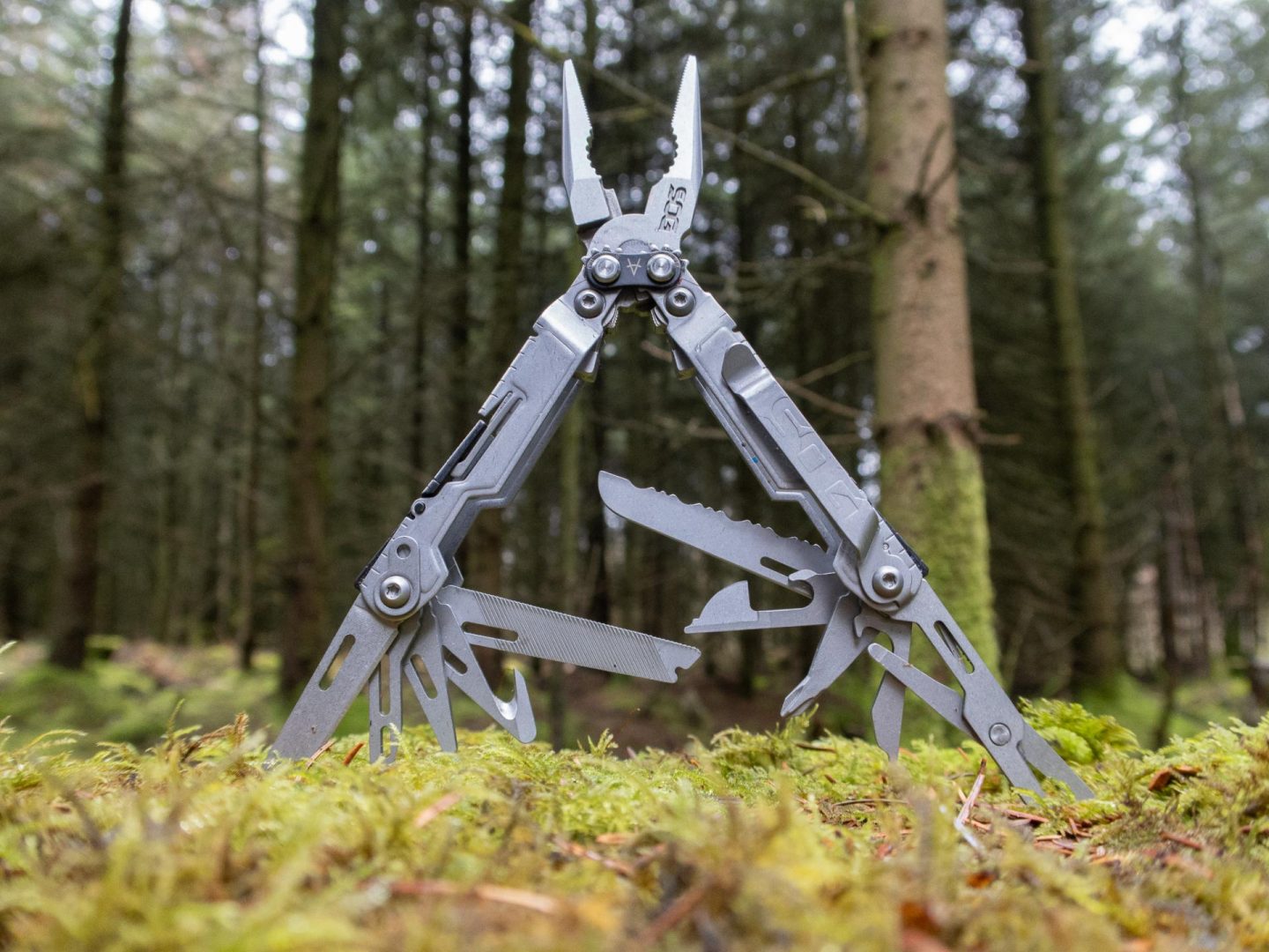 SOG PowerPint Review | Best Pocket Multi-Tool From SOG Knives 18 tool multi-tool perfect for camping and hiking