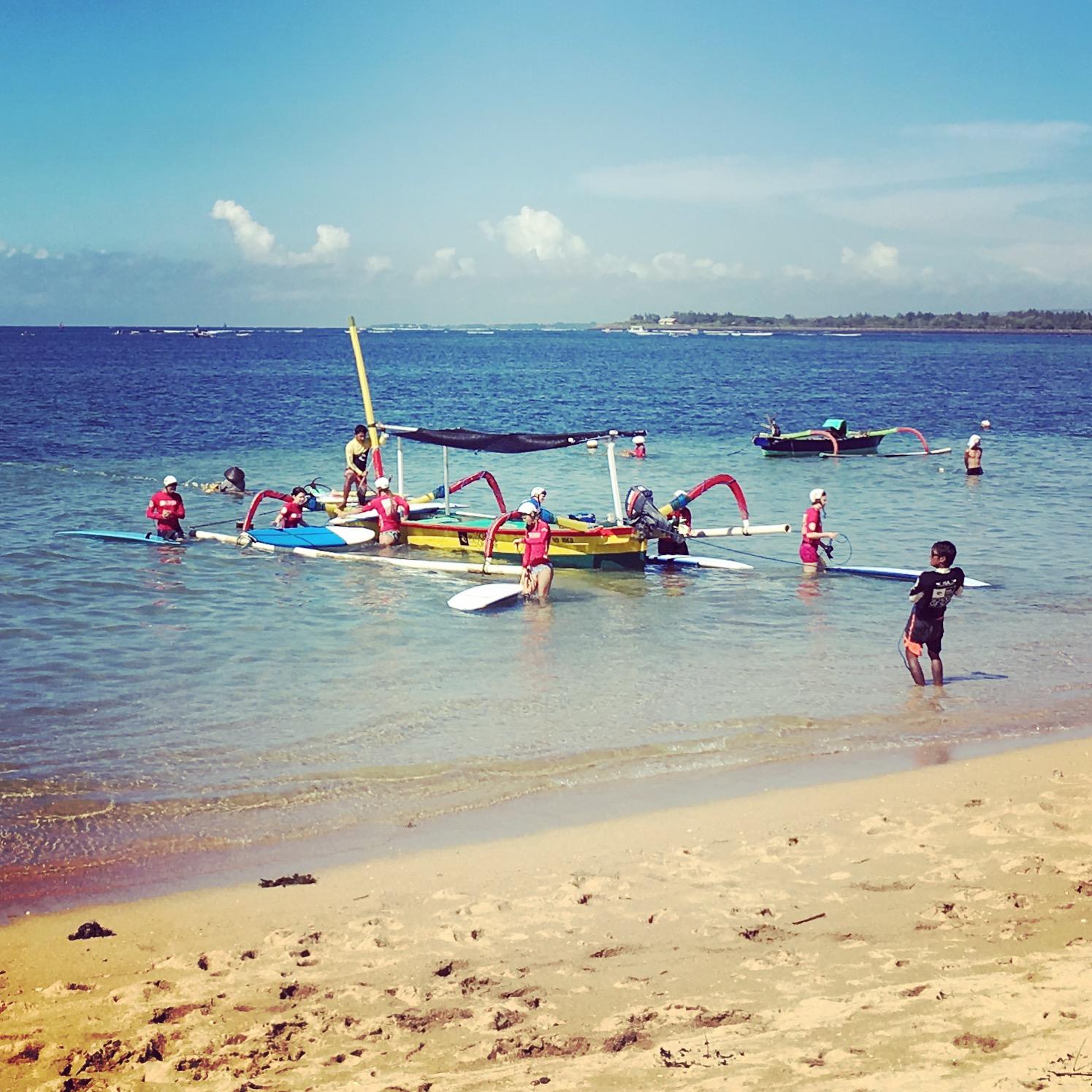 3surfboard-and-boat-in-sanur